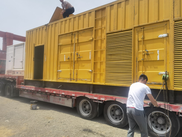 嫩江除了负载情况和发动机维护，还有哪些因素会影响 200kw 柴油发电机的油耗？