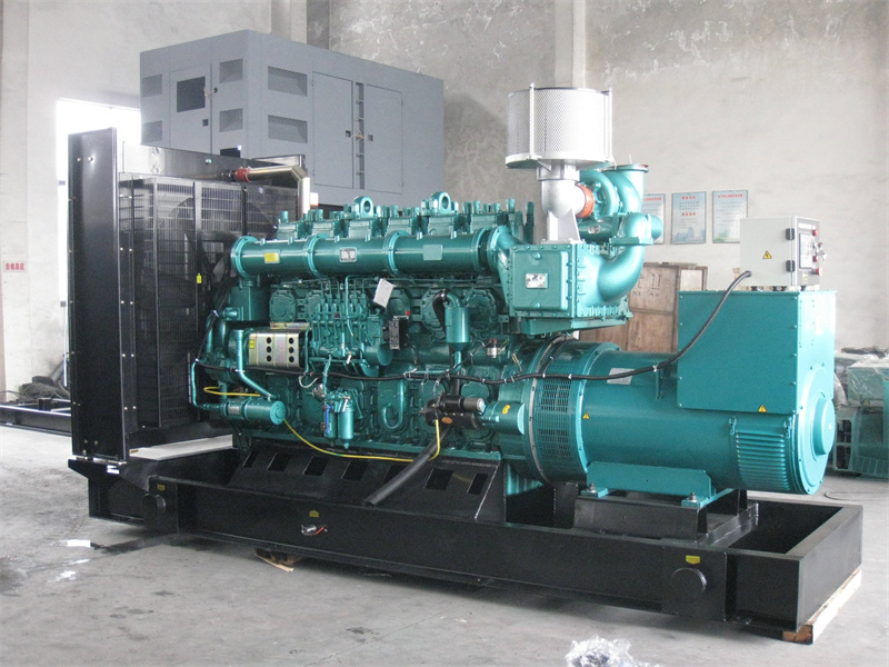 嫩江200KW 柴油发电机的油耗是多少?