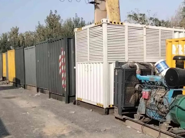 嫩江200KW柴油发电机机组每小时油耗是多少?